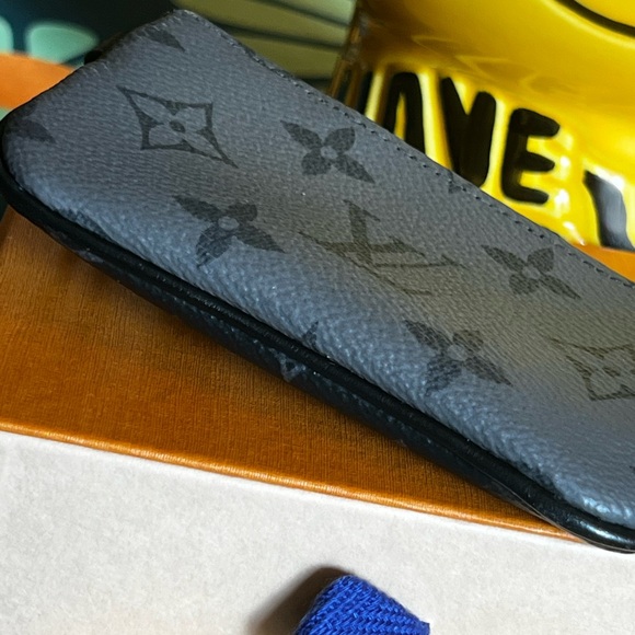 Louis V❌LIKE NEW❌Reverse Monogram Eclipse Trio Messenger Pouch - Picture 5 of 9